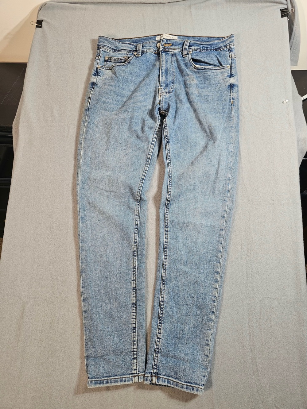 #131 ZARA Light Wash Slim Straight Jeans – Size 34